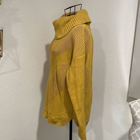 Banana Republic Golden Yellow Turtleneck Dolphin-hem Sweater size M - Picture 5 of 8